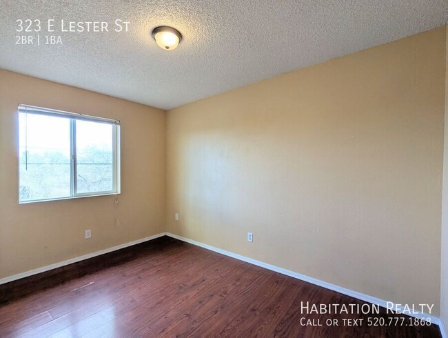 Photo - 323 E Lester St House