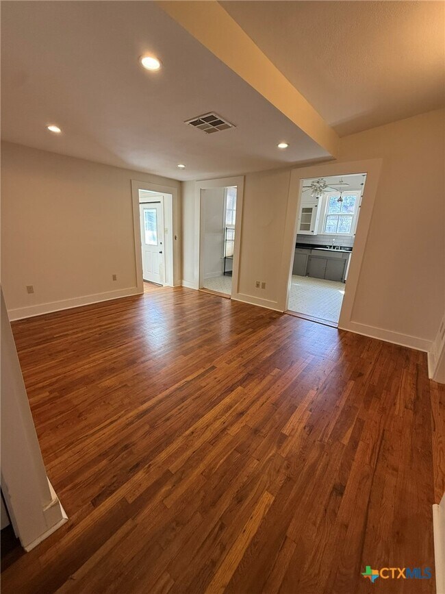 Photo - 619 E Donegan St