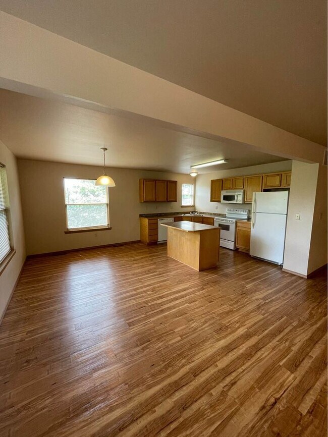 Photo - 12 Valley View Dr E