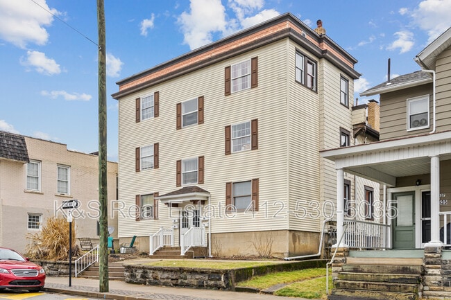 Photo - 531 Main St