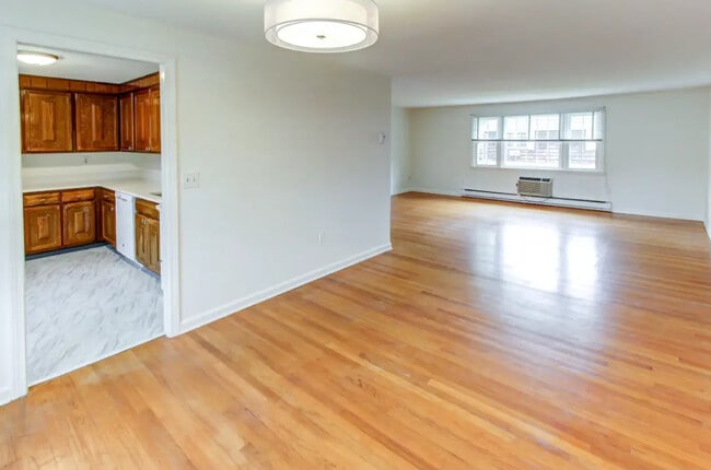 Suffield West Apartments