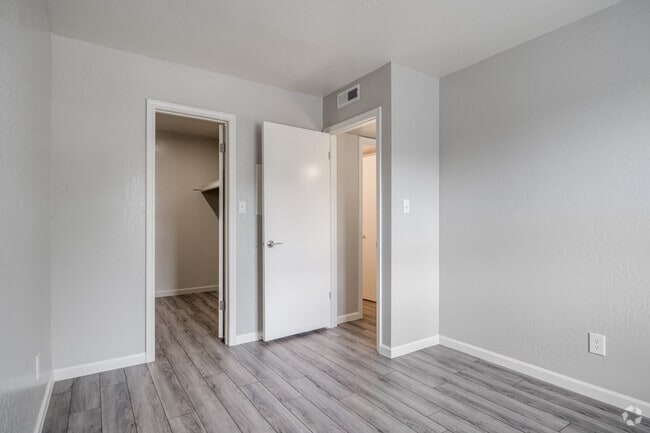 1BR, 1BA - 615SF