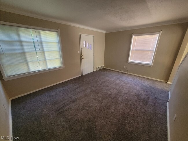 Photo - 255 E 250th St