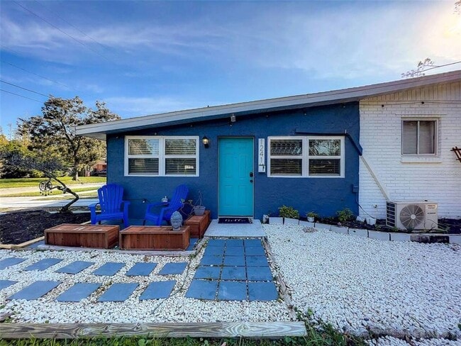 Building Photo - 1245 CATALPA Dr Unit 4