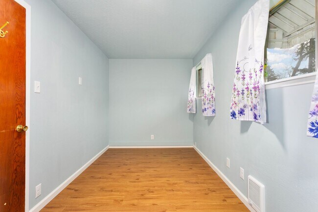 Photo - AVAILABLE FOR RENT – Beautiful 4BD / 3BA Home in Tacoma!