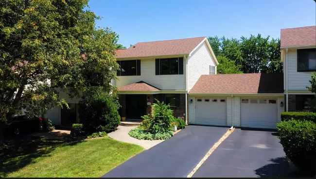 Building Photo - 7S485 Lynn Dr