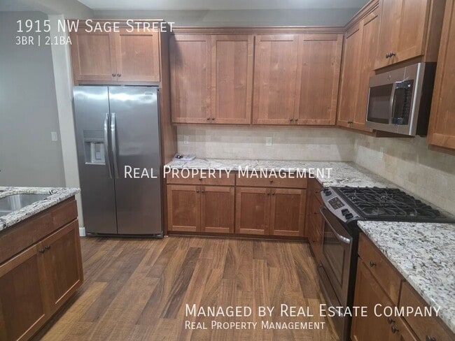 Photo - 1915 NW Sage St