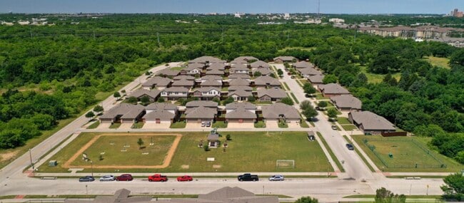 Photo - 319 Stockade Ln