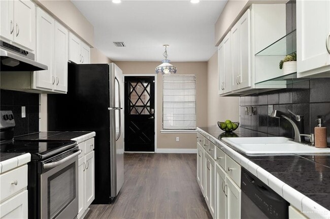 Photo - 11 Cardinal Ave