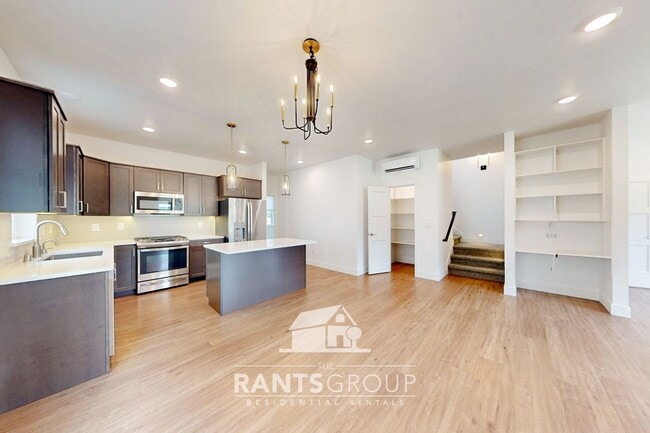 Photo - Modern Home in Trestlewood – Where Comfort Meets Community!