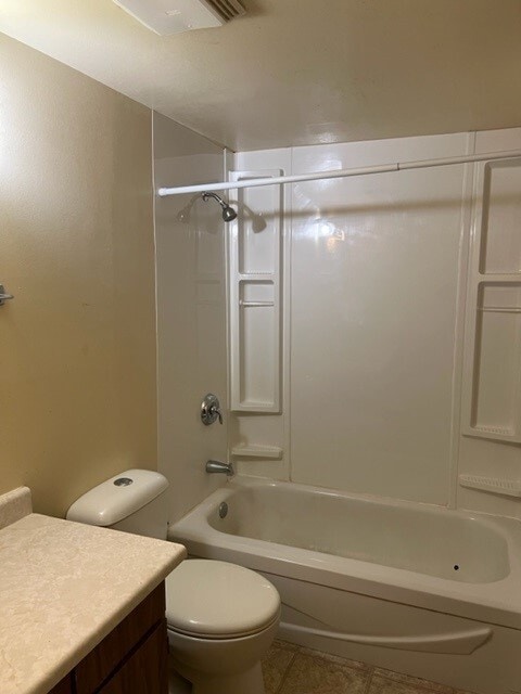 Photo - 10303-10396 96 Ave