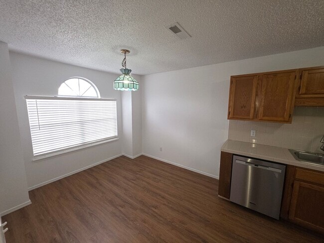 Photo - Nice 2 bedroom home with fenced in yard