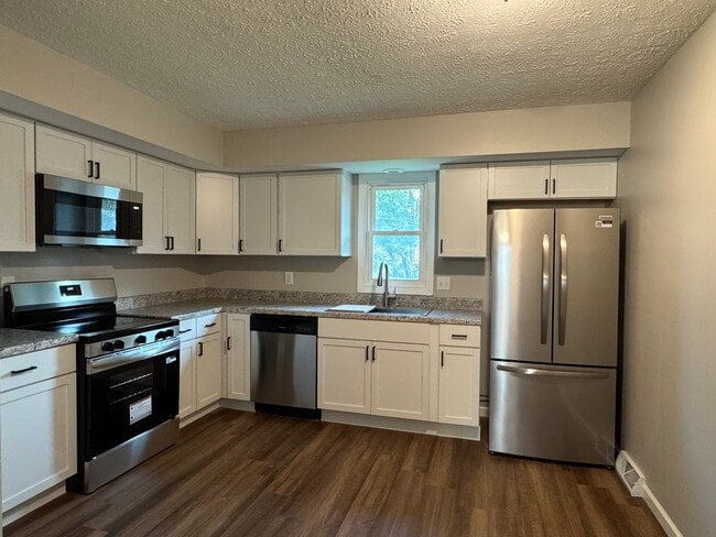 Photo - 110 W 46th St