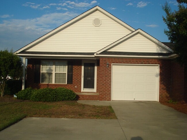 Available in September, Close to Shaw AFB! - Available in September, Close to Shaw AFB! House