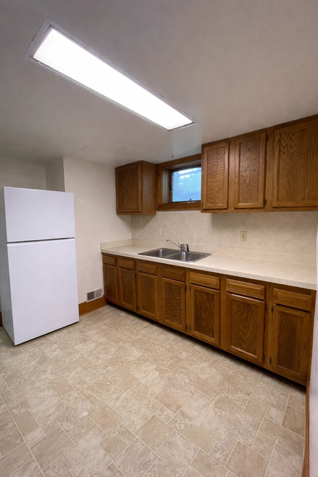 Photo - 203 E Davis Ave