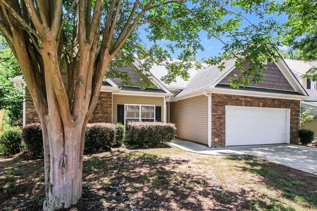Photo - 215 Village Park Dr