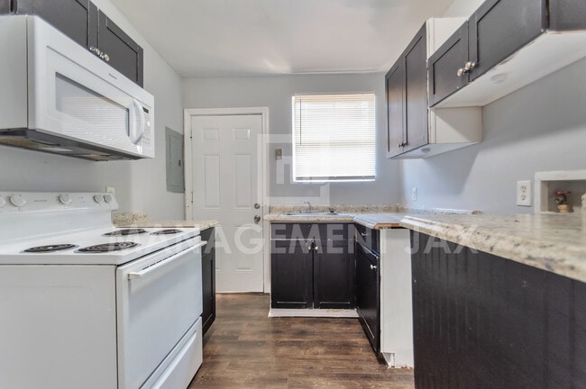 1520 W 25th St