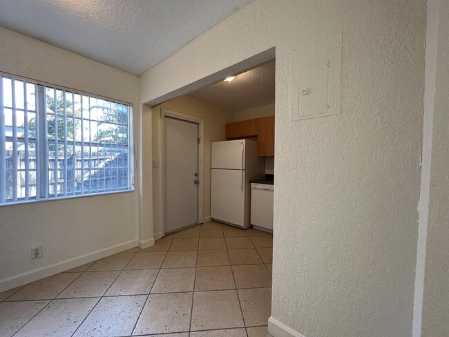 Photo - 4815 NW 9th Dr