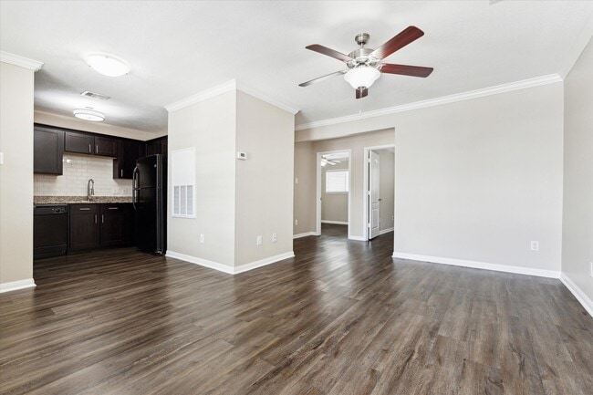 Photo - 427 W 16th St