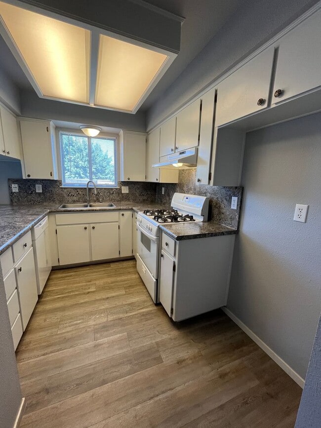 335 Springville Ct Unit D