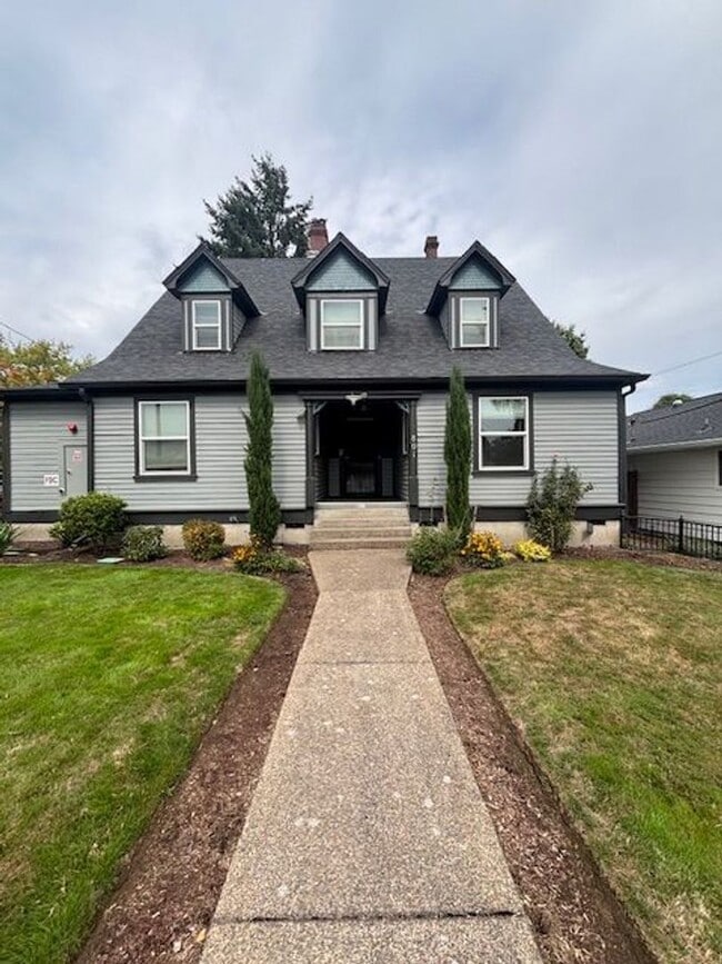 Building Photo - 2 Bedroom 1 Bath Apt in Newberg Unit 1