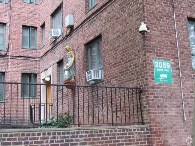 Building Photo - 2059 McGraw Ave Unit M Rental