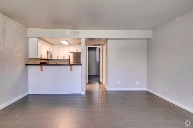 Sala de estar - 1BR, 1BA - 700SF - The Flat - Portola Biltmore