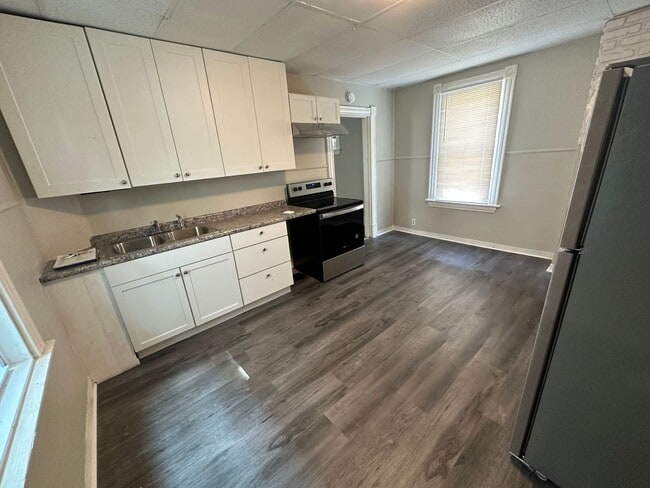 Photo - 1634 Dewey Ave