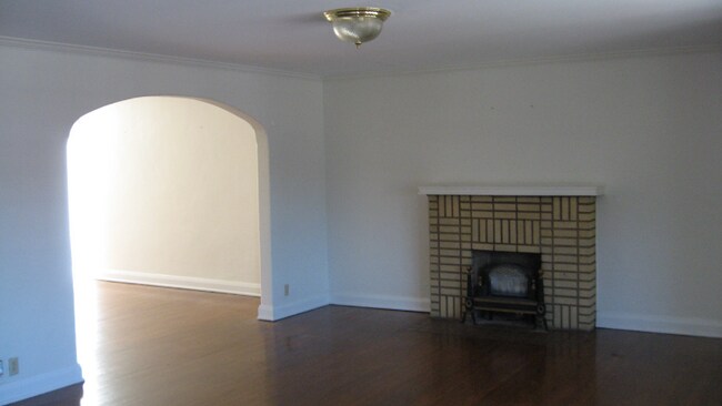 Photo - 868 1/2 S Main St Unit Apt 1