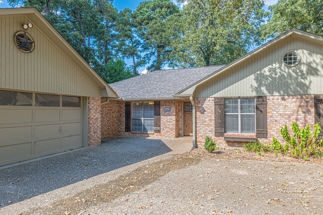 Photo - 10926 Mosswood Dr