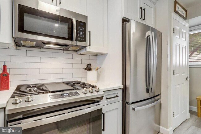 Photo - 1311 N Van Dorn St Townhome