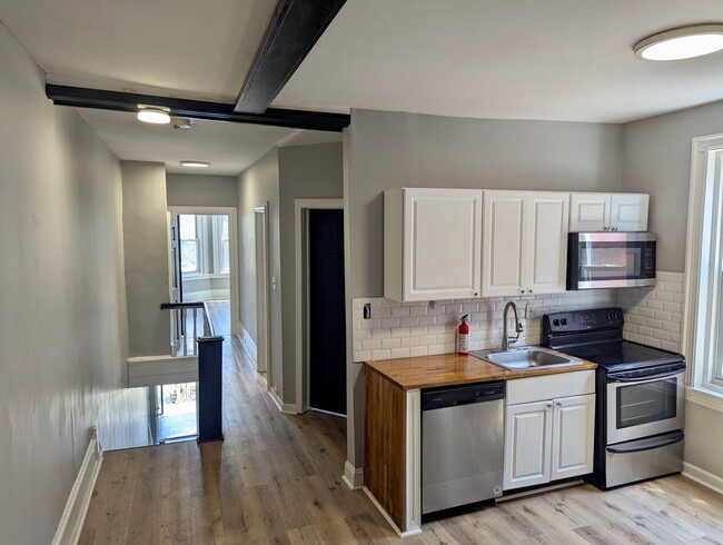 Building Photo - 5151 Brown St Unit B Rental