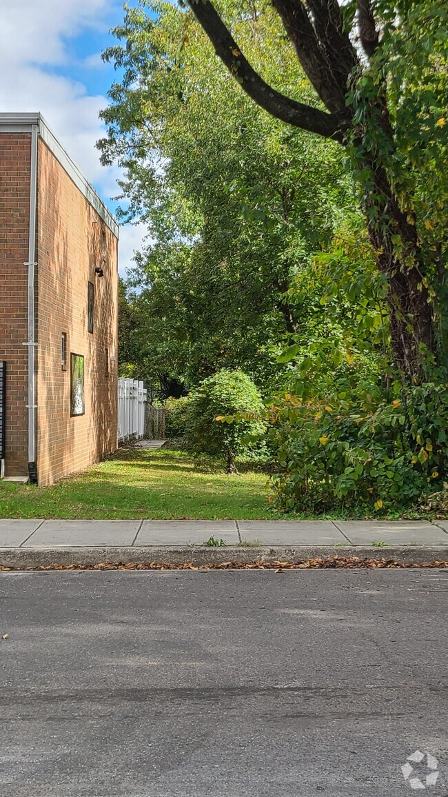 Building Photo - 1813 18th St SE Rental