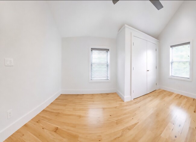 2200 W 32nd St