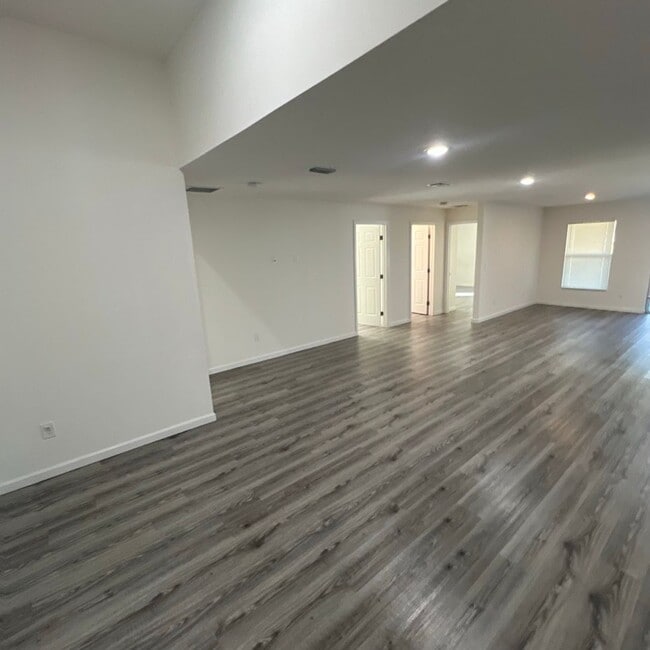 Photo - Beautiful 4 Bedroom, 2 Bathroom Home in Palm Bay!!