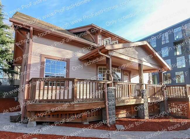 Photo - 3232 N Michigan Ave