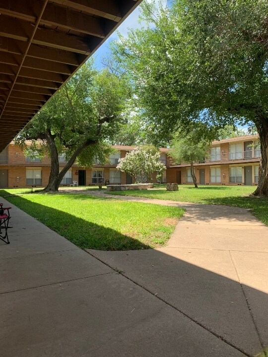 Parkwood Apartments - Parkwood Apartments