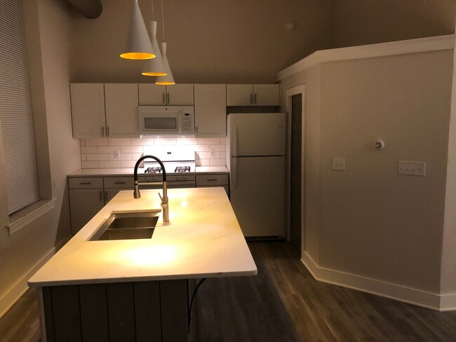 Building Photo - 82 S Main St Unit 1 Rental