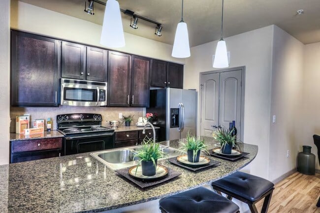 Building Photo - 1 Month FREE + Waived Fees + $200 Gift Card! Unit DAK1 Rental