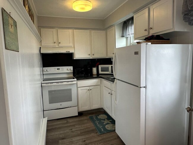 Photo - 595 Succotash Rd