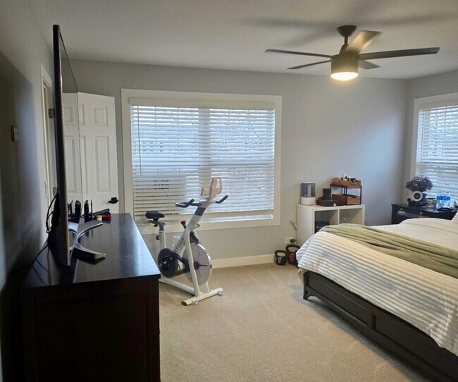 Photo - 571 Springbrook Trail N