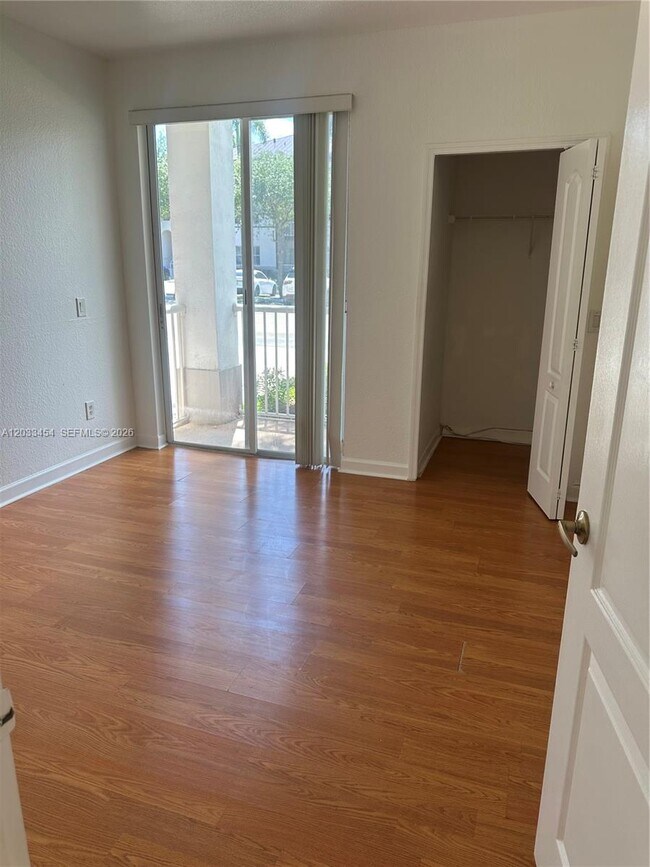 4311 SW 160th Ave Unidad 105