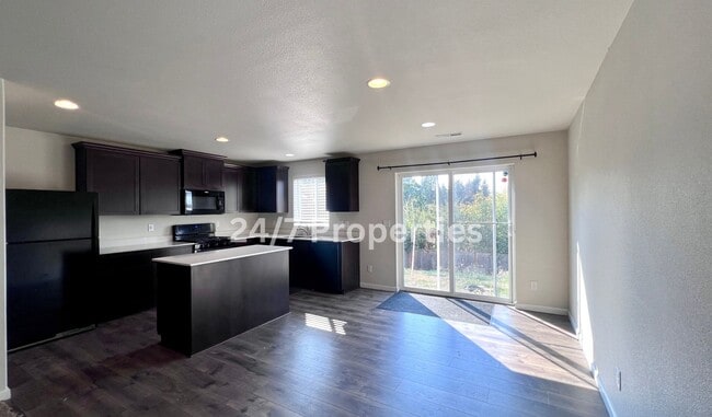 Photo - Magnificent 4BD I 2.5BA Molalla Home