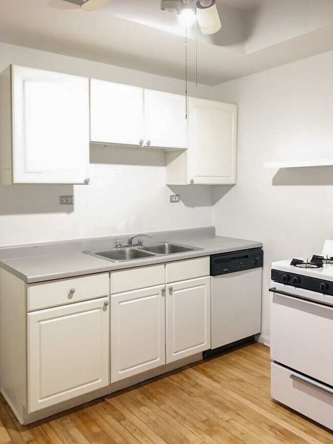 Photo - 1954 W Winona St Unit 1942-2