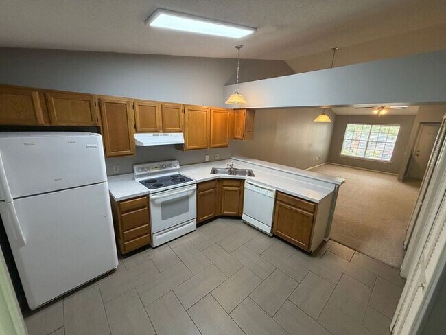 Convenient 2/2 Orlando Condo – Water & Garbage Included!