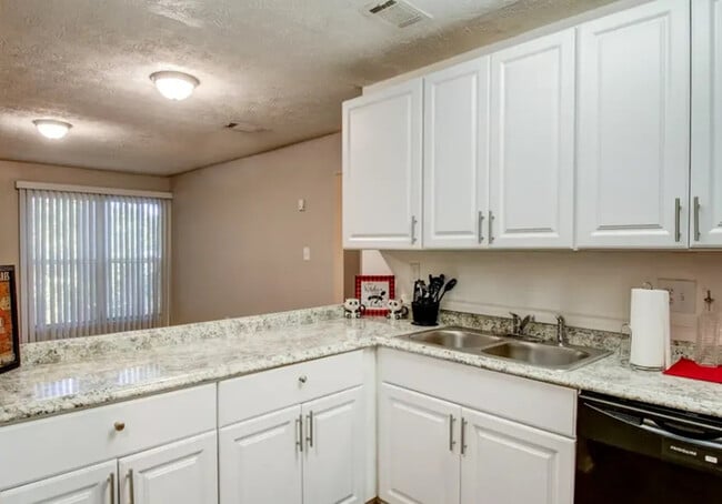 Photo - Room in Apartment on Stanton Rd SW