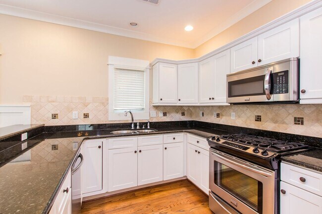 Photo - Introducing Your Dream Home in Norfolk: Elegant 3-Bedroom, 2.5-Bath Haven on 2 Floors
