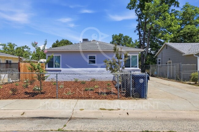 Building Photo - 4617 13th Ave Unit 4617 13th Ave -  A (Front ,renovated)