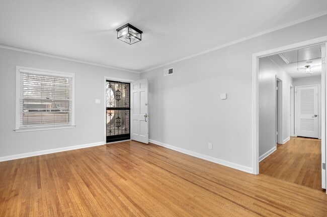 Photo - 1453 Colonial Rd