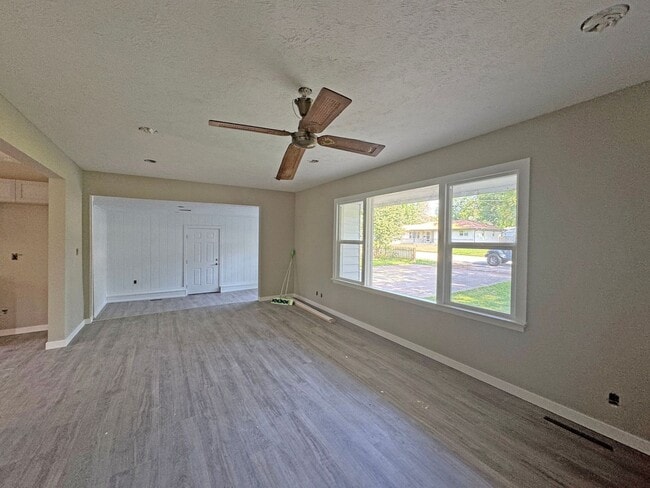 3 bedroom home near Mercy! - 3 bedroom home near Mercy!